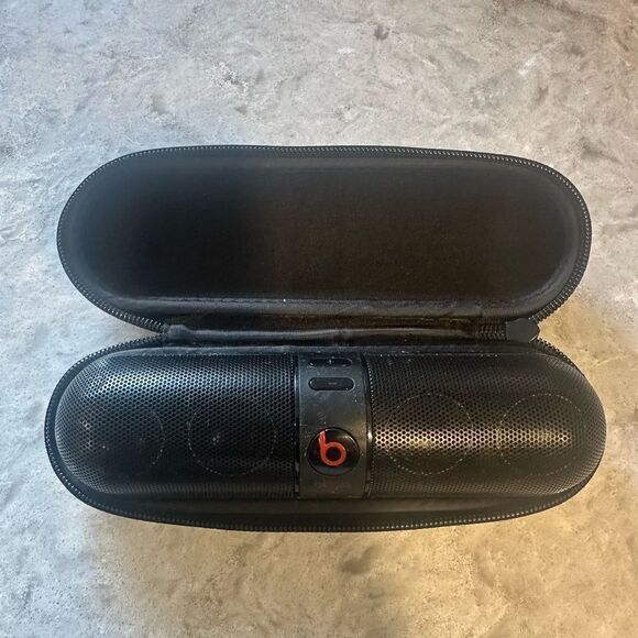 Beats by Dre Pill Black with case - Picture 1 of 3